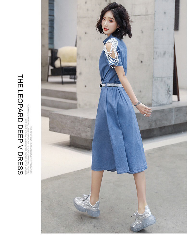 ĐẦM JEAN XÒE CỔ TRỤ PHỐI TAY REN TRẮNG